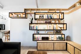 Bibliotheque Geante Sur Mesure Avec Modules A Differents Niveaux Luminaire Integre Modele Unique Fabrique Artisanalement Da Parement Mural Deco Maison Maison