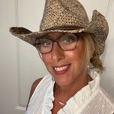 Donna Riley's Instagram, Twitter & Facebook