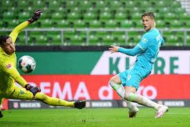 Het veldvoetbal bij de mannen is het populairst in nederland. Nepgeluiden En Kleedkamercamera S Moeten Voetbal Weer Leuk Maken Trouw