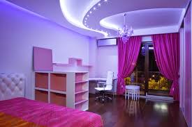 Sebagai tempat istirahat, melepaskan penat, dan melakukan kegiatan pribadi, desain interior kamar tidur sebaiknya diperhatikan dengan seksama. Desain Kamar Tidur Dengan Plafon Gypsum Sakti Desain