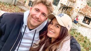Young (left) and thurston (right). Die Bachelorette 2021 So Reagieren Promis Und Fans Auf Rosenkavalierin Maxime Herbord