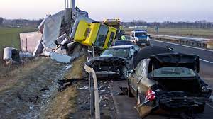 Auf der a13 ist ein reisebus zwischen staakow und freiwalde verunglückt. Unfall Auf Autobahn A13 War Gesperrt B Z Berlin