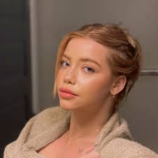 É justo que custe muito, o que muito vale! ✨ Os que com lágrimas semeiam,  com júbilo ceifarão…