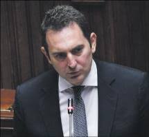 Video di maio abbraccia crimi. Ai Dilettanti Un Pieno Di Aiuti Italiaoggi It