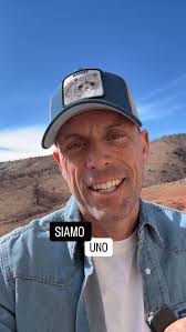 Immagina se potessimo connetterci davvero ai cuori degli altri, comprendere  le loro sfide, sentire il peso che stanno portando. Quanto sarebbe più  semplice trattarci con gentilezza, con più amore, più ...