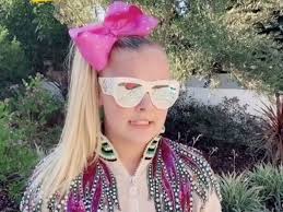 Others of you might recognize her name but know nothing about her, and some of you just might be seeing jojo siwa for the very first time right this minute!! Jojo Siwa S Real Age Confirmed As Trolls Tell Her To Stop Acting Like A Child Mirror Online
