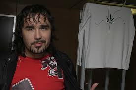 Девичья фамилия матери артиста — титоренко, её предки — запорожские казаки. Bogdan Titomir Biografiya Foto Uznaj Vsyo Imya Interesnyj Kontent V Gruppe Muzykalno Razvlekatelna Gruppa