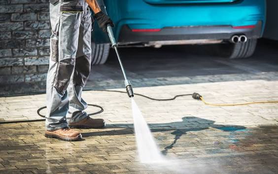 Professional driveway cleaning service