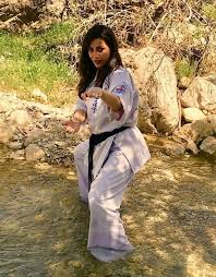 Pin By John Rodriguez On Action Poses Female Martial Artists Martial Arts Women Kyokushin Karate