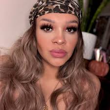 Hello, does anyboy knows how to fix this shading issue? All transforms  applied, no double vertex, why does the face doesnt project uv map