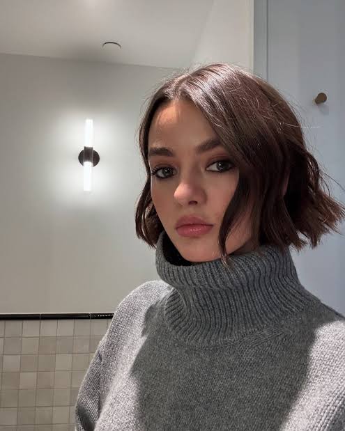 The sleek, effortless Boyfriend Bob, AI generated