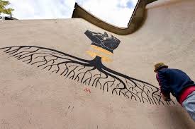 Basik A Path Of Struggle Through A Kingdom And Its Crown New Street Art Lido Adriano Italy Art Street Art Street Art Graffiti