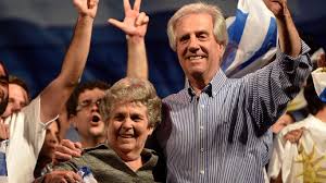 2015 yılından beri uruguay'ın devlet başkanıdır. Murio La Esposa Del Presidente De Uruguay Tabare Vazquez