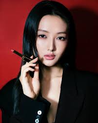 Kick off 2026 with a refined and timeless look. 💋 The elegance of Tom Ford  Runway Lip Stylo Matte, in a single, flawless swipe. Breathable, weightless  and hydrating formula in a velvety-soft