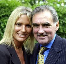 In the series of photos, you can see the disintegration of george's jersey. George Best Der Erste Popstar Des Fussballs Ertrank Im Alkohol Welt