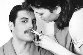 Is jy 'n Freddie Mercury-aanhanger? Só kan jy dalk iets van hom besit