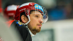 Šli po mně jak po uzeným, culí se zbitý Rákos. Co říká na Kometu?