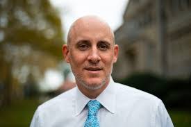 Stephen Brandt's Instagram, Twitter & Facebook