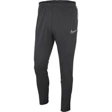 Pour le haut du corps, vous aurez le choix entre les vestes, le coupe vent ou le drill top par dessus votre maillot de foot pour compléter la tenue. Pantalon De Survetement Nike Knit Academy 19 Pour Enfant