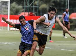 Com jovens de Cotia, São Paulo inicia preparação para clássico contra o Santos