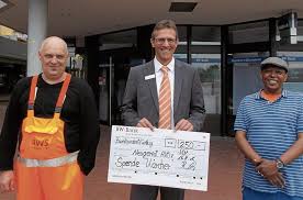 Neugereut Projektmitarbeiter Von Neugereut Aktiv Erhalten Hochdruckreiniger Fur Mehr Sauberkeit Im Einkaufszentrum Weitere Lokalmeldungen Cannstatter Zeitung