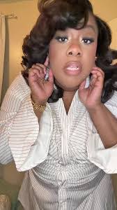 Lindsey Blake's Instagram, Twitter & Facebook