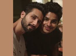 Shahid kapoor is a famous indian actor who is popularly known for his film vivah (2006), in which he check out shahid kapoor wiki, height, weight, age, girlfriend, wife, caste, family, biography. Pic Shahid Kapoor Is All Smiles With Brother Ishaan Khatter