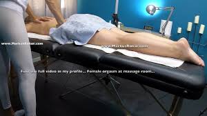 Masseur Touching with his Dick the Clients Foot and try to fingering her  Pussy - XNXX.COM