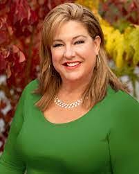 Lynette Dempsey's Instagram, Twitter & Facebook