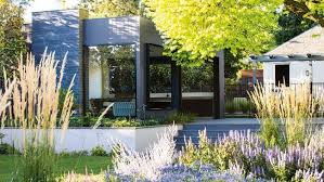 Beachside Garden 6 Ideas For Luxe Outdoor Living Backyard Fences Fence Landscaping Modern Fence