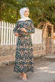 Belle Robe Longue Fleurie évasée (Prêt-à-porter Hijab Tendance Pour Femme  Voilée) | avaelma.com