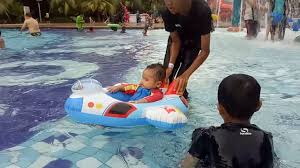Banyak manfaatnya jika anda mandi di kolam air panas seperti kulit anda akan bertambah putih berseri. Baby Mandi Kolam Dengan Sufi Dan Iman Di Melaka Youtube