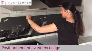 Faire cohabiter une crédence pierre avec des meubles de cuisine en bois donne un aspect résolument moderne et tendance à votre pièce. Pose Simple D Une Credence Cmacredence Youtube