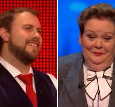 Bradley Walsh forced to halt The Chase as Anne Hegarty calls out player’s  wardrobe blunder in middle of show