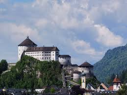 Das wichtigste wahrzeichen ist ohne zweifel die festung kufstein auf dem 90 m hohen festungsberg im zentrum der stadt, die erstmals im 13. Kufstein Sehenswurdigkeiten Die Sich Wirklich Lohnen