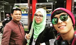 Lirik lagu dan video klip. Ibu Bapa Sedih Aiman Dihina