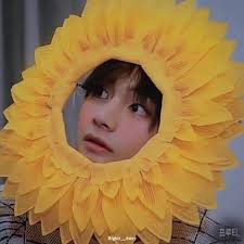 Kali ini lirik lagu jkt48 dengan judul himawari lagu ini menceritakan tentang sesorang yang pantang. Teka Teki Di Balik Aksesori Bunga Matahari Personel Bts Terungkap Lifestyle Liputan6 Com