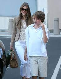 The real reason hugh grant and elizabeth hurley broke up. Elizabeth Hurley Son Damian Arriving In Las Vegas Elizabeth Hurley Hurley Damian Hurley