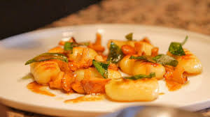 Recette De Gnocchis Frits Girolles Abricots Et Verveine Par Tomy Gousset Recette Gnocchi Gnocchis Girolles