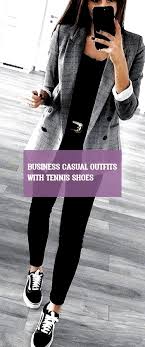 Business Casual Outfits With Tennis Shoes Business Casual Outfits Mit Tennisschuhen Business In 2020 Casual Tennis Shoes Business Casual Outfits Jeans Outfit Casual