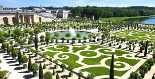 Jardins A La Francaise Les Carres Floraux Des Chateaux Jardin Francais Beaux Jardins Jardins