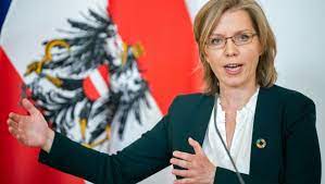 Jun 17, 2021 · zu den bisher vorgesehenen 46 millionen euro kommen weitere 55 millionen euro dazu, teilte verkehrsministerin leonore gewessler (grüne) mit. Kronen Zeitung On Twitter Umweltministerin Eleonore Gewessler Grune Mochte Auf Dem Weg Aus Der Coronakrise Klimainvestitionen Vorziehen Https T Co Tmsypc3ilr Https T Co Pwjerkrhbr