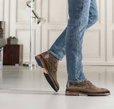Elegant floris van bommel chukka ankle boots in brown suede with contrasting white rubber sol.e they feature: Floris Van Bommel Boot 10503 01 Taupe Suede Verbeek Schoenen