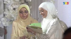 31901 hits 23 gambar adik beradik mira filzahkini nama mira filzah sedang meningkat naik sebagai pelakon di malaysia ternyata lakonannya di dalam drama bersiri cinta si wedding planner yang disiarkan di tv3 berjaya memikat hati para penonton sebenarny. Mira Filzah Kini Suri Hati Wan Emir Malaysianews Tv