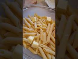 200 gr paste fainoase 200 gr. Macaroane Cu BranzÄƒ È™i SmantanÄƒ La Cuptor Youtube