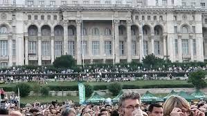 Mai sunt mai puțin de două săptămâni până când trupa bon jovi va reveni la bucurești, iar spectacolul se anunță a fi unul incendiar. 50 000 Fans Attended The Bon Jovi S Second Performance In Romania The Romania Journal