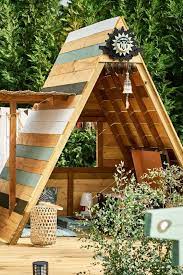 Grâce à nos plans de construction apprenez à construire une cabane originale et solide pour votre enfant.plans en pdf à télécharger. Meuble De Jardin En Palettes 20 Idees Diy Canons