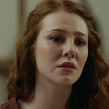 Defnelcinfan On Instagram Elcin Sangu Pencereden Kus Uctu Elcinsangu Kurtseyitvesura