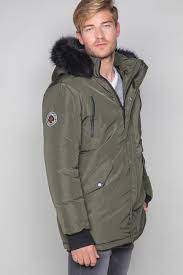 Les doudounes pour homme se déclinent aujourd'hui en une variété de modèles et de couleurs, pour s'adapter à tous les styles et à tous les besoins ! Hooded Parka And Fur For Man Sharkson W19667 Deeluxe Shop