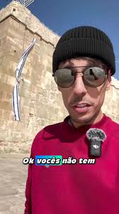 Quem E O Cara Preso Na Caverna Em Origem